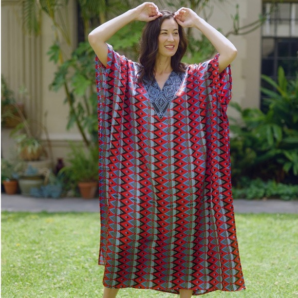 💋NWT💋 LAST ONE WINLAR V-Neck Ethnic Print Embroidered Neckline Long Satin Kaftan - Picture 4 of 4